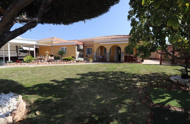Resale - Detached House / Villa - Torrevieja - Chaparral