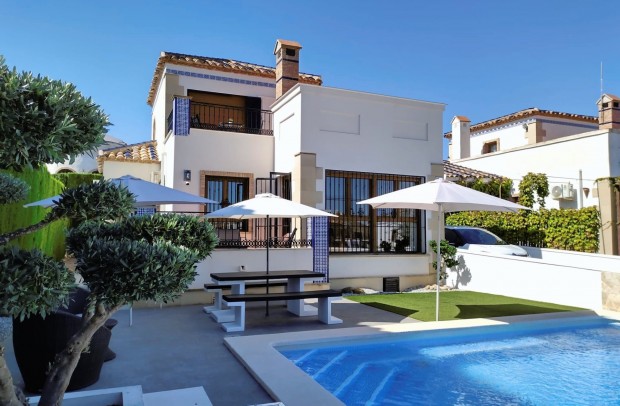 Detached House / Villa - Resale - Algorfa - La Finca Golf Resort