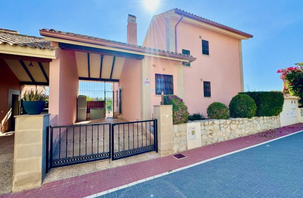 Detached House / Villa - Resale - Algorfa - La Finca Golf Resort