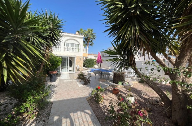 Detached House / Villa - Resale - Cabo Roig - La Regia
