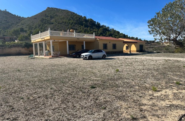 Detached House / Villa - Resale - Hondón de los Fráiles - Hondón de las Nieves