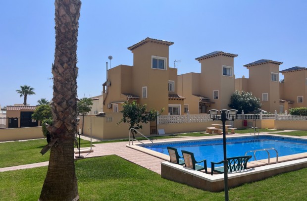 Detached House / Villa - Resale - Orihuela - Villamartín