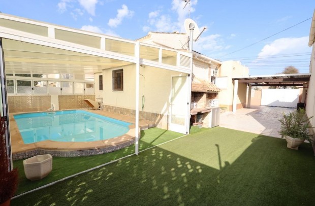 Detached House / Villa - Resale - Torrevieja - La Siesta - El Salado - Torreta