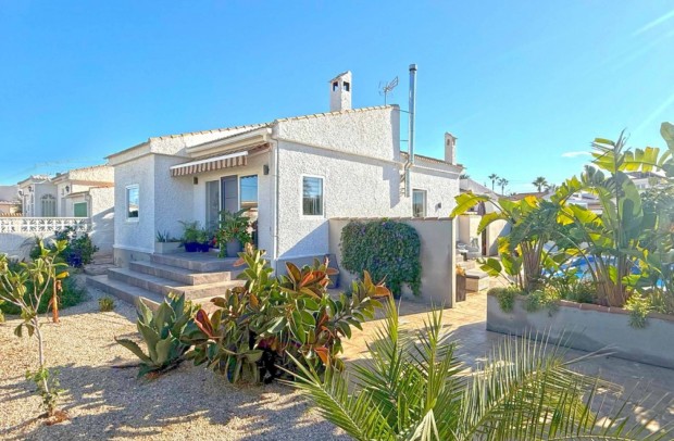 Detached House / Villa - Resale - Torrevieja - La Siesta - El Salado -  Torreta