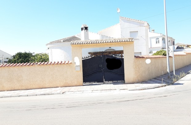 Detached House / Villa - Resale - Torrevieja - La Siesta