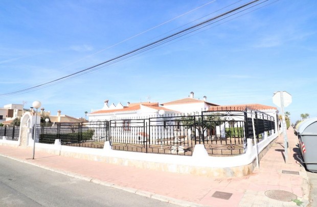 Detached House / Villa - Resale - Torrevieja - Torreta florida