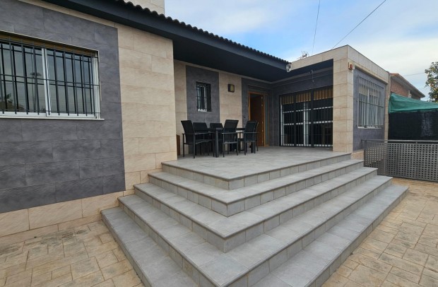 Detached House / Villa - Resale - Torrevieja - Torrevieja