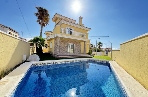 Detached House / Villa - Resale - Villamartin - Villamartín