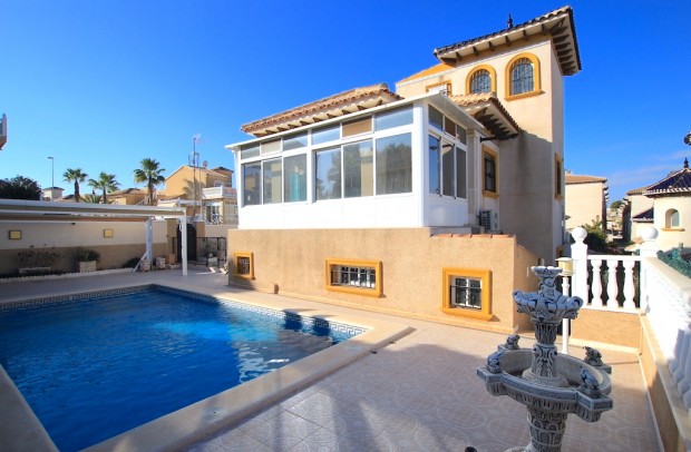 Detached House / Villa - Resale - Villamartin - Villamartín