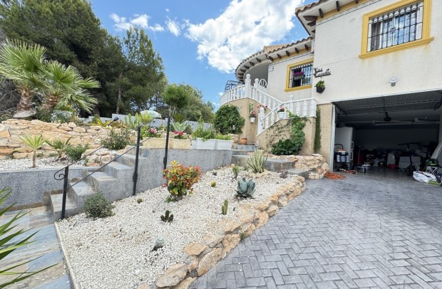 Detached House / Villa - Resale - Villamartin - Villamartín