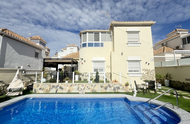 Detached House / Villa - Resale - Villamartin - Villamartín