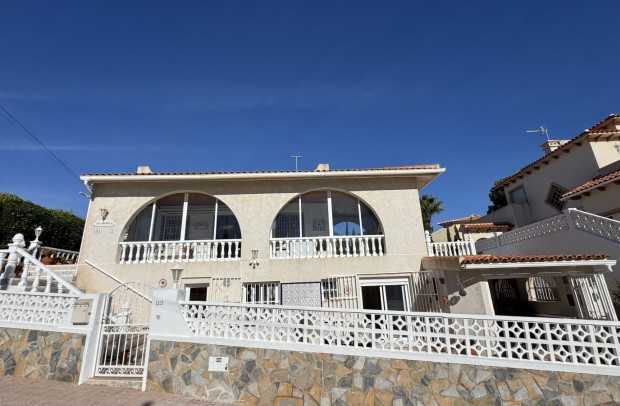 Detached House / Villa - Resale - Villamartin - Villamartín