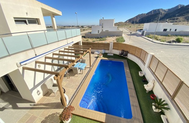 Detached House / Villa - Revente - Cox - Cox