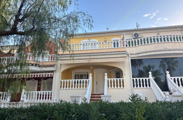 Townhouse - Revente - Urbanización Monteazul - Urbanización Monteazul