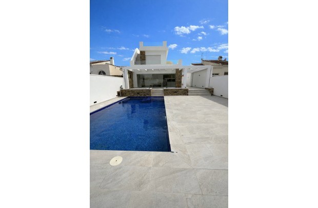 Villa Detached - Resale - Torrevieja - La Siesta