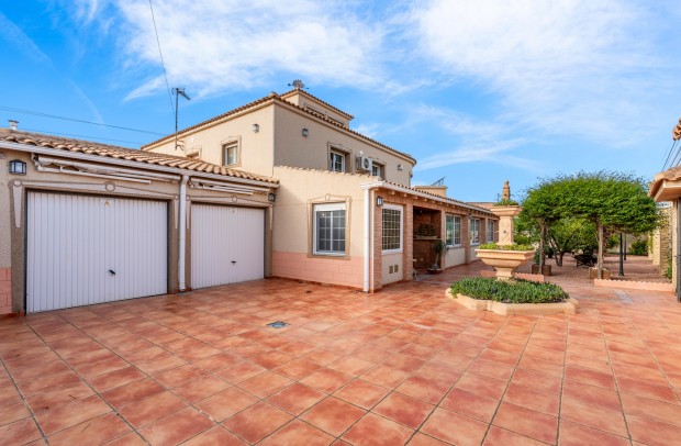 Villa Detached - Resale - Torrevieja - Torrevieja