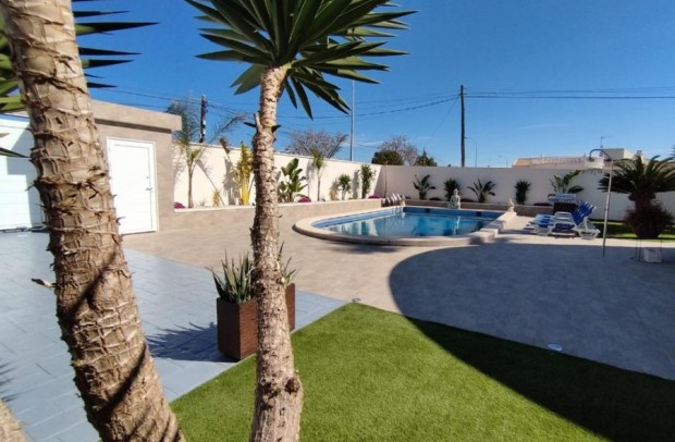 Villa Detached - Resale - Torrevieja - Torrevieja