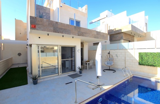 Villa Detached - Resale - Villamartin - Villamartín