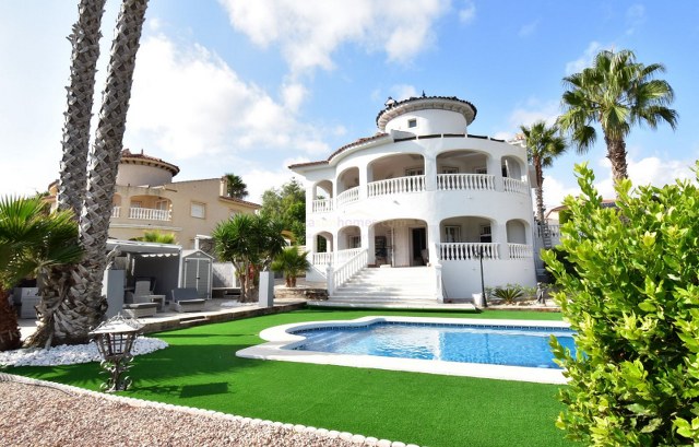 5 bedroom house / villa for sale in Algorfa, Costa Blanca