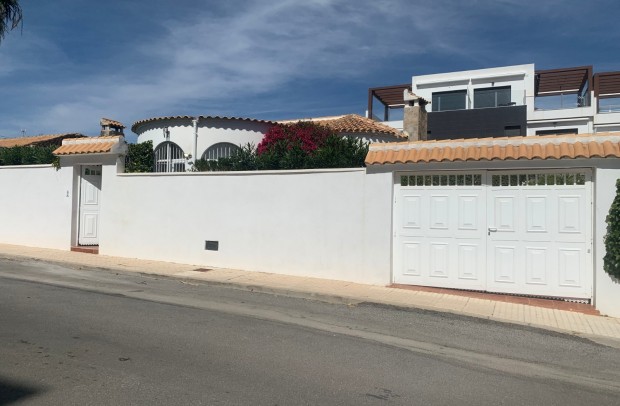 Resale - Detached House / Villa - Campoamor - La Fuente