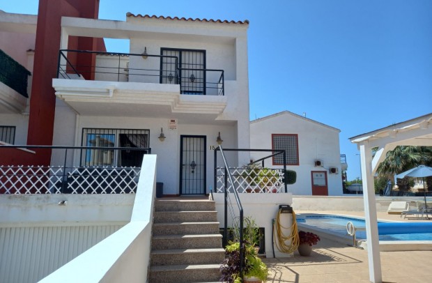 For sale: 4 bedroom house / villa in El Raso