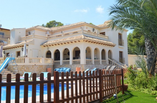 Resale - Detached House / Villa - Orihuela Costa - Villamartin