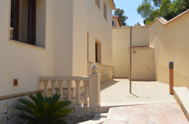 Revente - Detached House / Villa - Orihuela Costa - Villamartin