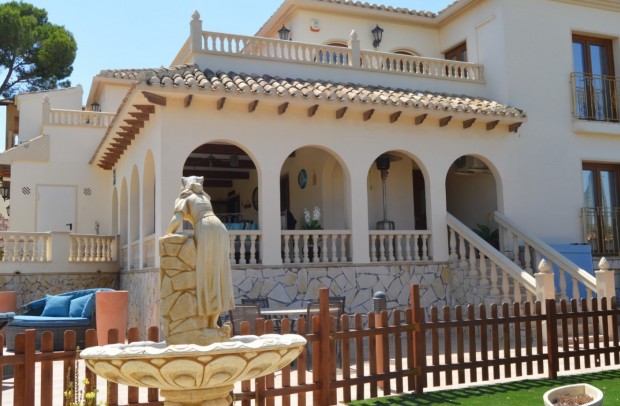 Revente - Detached House / Villa - Orihuela Costa - Villamartin