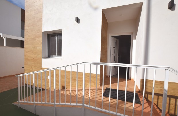 Resale - Detached House / Villa - Almoradí