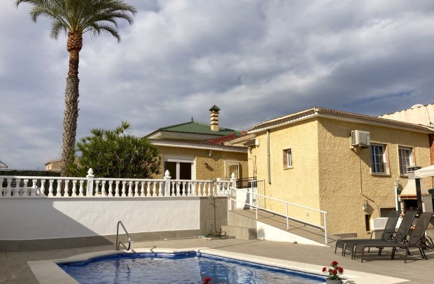 Resale - Detached House / Villa - Torrevieja - Los Balcones