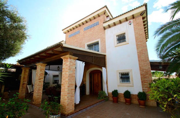 Resale - Detached House / Villa - Torrevieja - Aguas Nuevas II