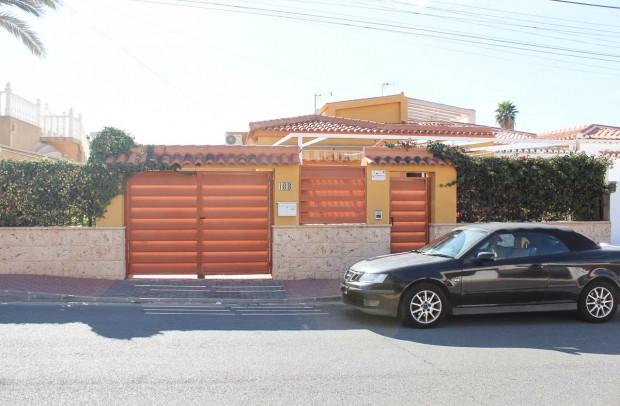 Resale - Detached House / Villa - El Chaparral