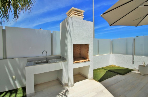 Resale - Detached House / Villa - Cabo Roig