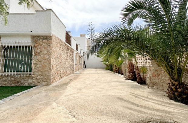 Resale - Detached House / Villa - Orihuela Costa - La Zenia