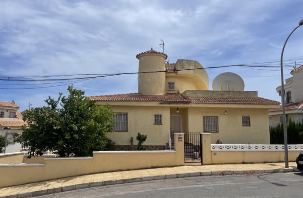 Reventa - Detached House / Villa - Villamartin - Villamartín