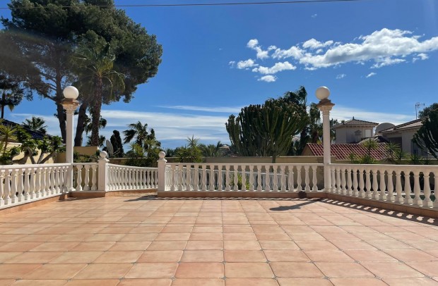 Resale - Detached House / Villa - Orihuela Costa - Villamartín