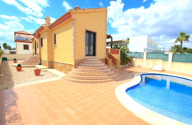 Revente - Detached House / Villa - La Marina