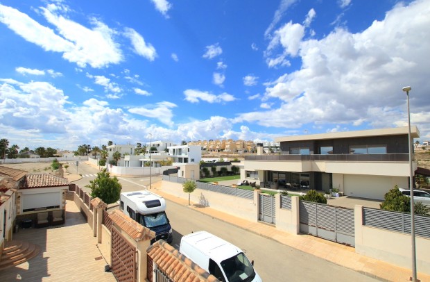 Revente - Detached House / Villa - La Marina