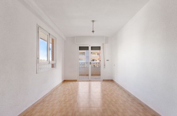 Resale - Apartment - Punta Prima