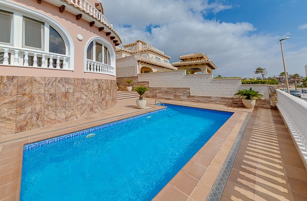 Revente - Detached House / Villa - La Zenia - La Zenia Beach