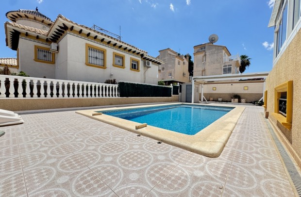 Reventa - Detached House / Villa - Villamartin - Villamartín