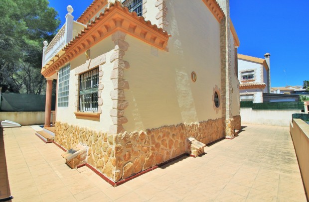 Revente - Detached House / Villa - Villamartin - Los Dolses