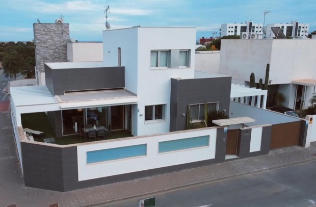 Revente - Detached House / Villa - Orihuela Costa - Mil Palmeras