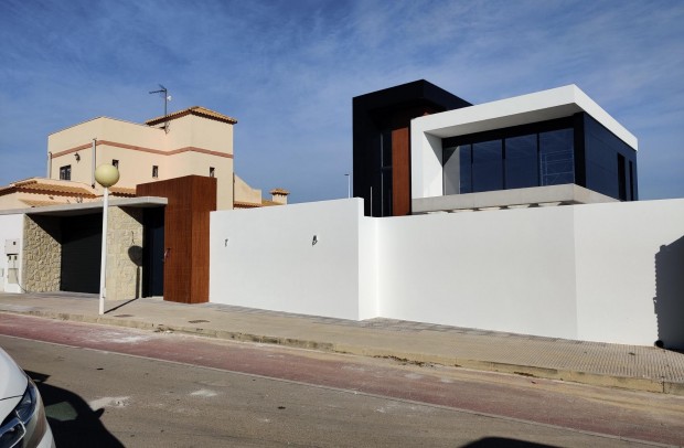 Nouvelle construction - Detached House / Villa - Orihuela Costa - La Zenia