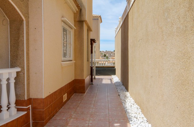 Revente - Detached House / Villa - Orihuela Costa