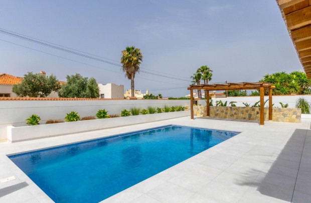 Resale - Detached House / Villa - Torrevieja - Torreta Florida