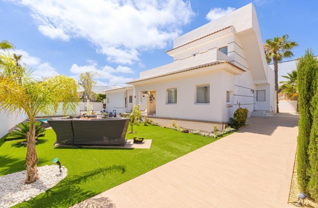 Resale - Detached House / Villa - Ciudad Quesada