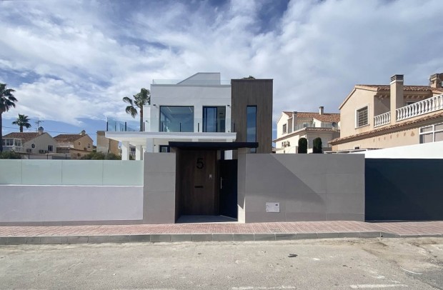 Resale - Detached House / Villa - Torrevieja