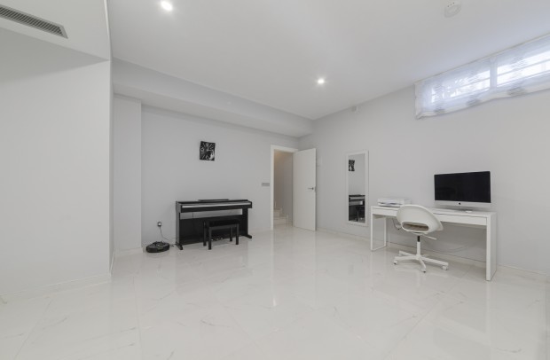 Revente - Detached House / Villa - Orihuela Costa - Villamartín