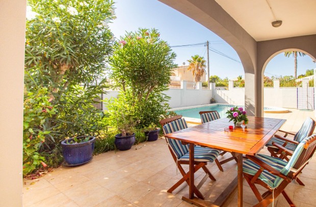 Revente - Detached House / Villa - Torrevieja - Los balcones